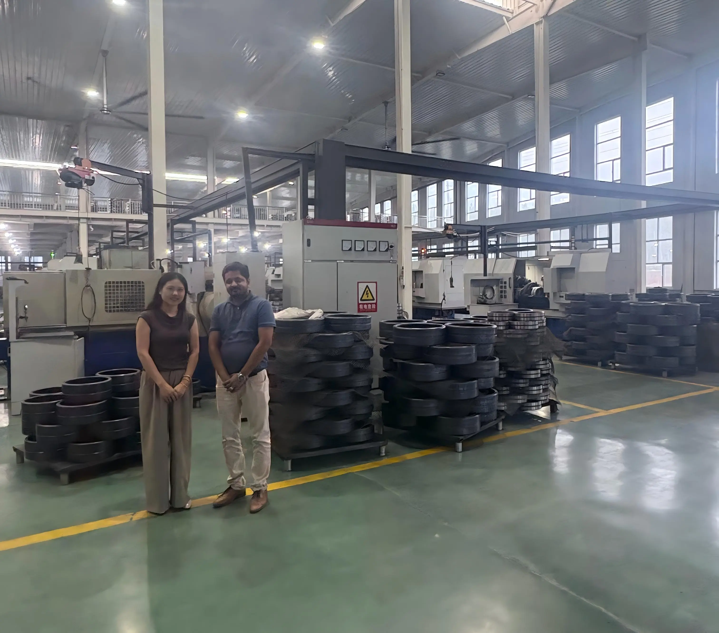 An Indian customer visited our bearing factory and the two parties successfully signed a cooperation agreement.